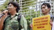Aksi Protes Aktivis dan Mahasiswa di depan Gedung MK